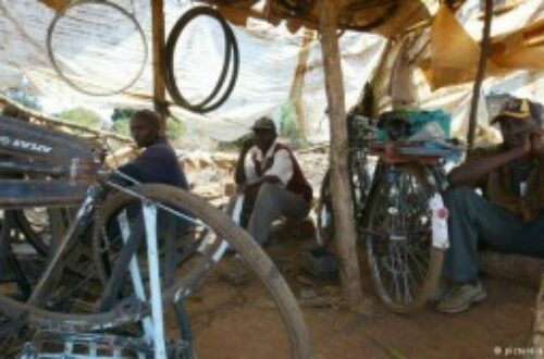 Article : Douala: On roule en vélo malgré les goulots d’étranglement